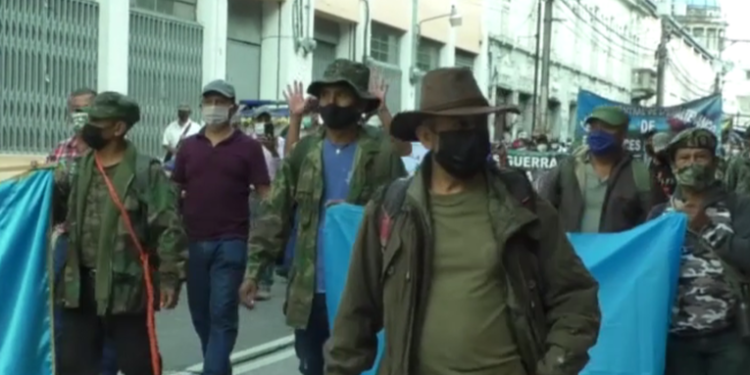 Veteranos militares que exigen 120 mil quetzales de resarcimiento continuarán manifestando