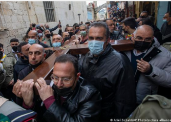 Ví­a crucis concurrido conmueve a una Jerusalén apagada por la pandemia