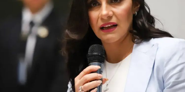 Vicepresidenta de Ecuador acusa a Noboa de hostigamiento