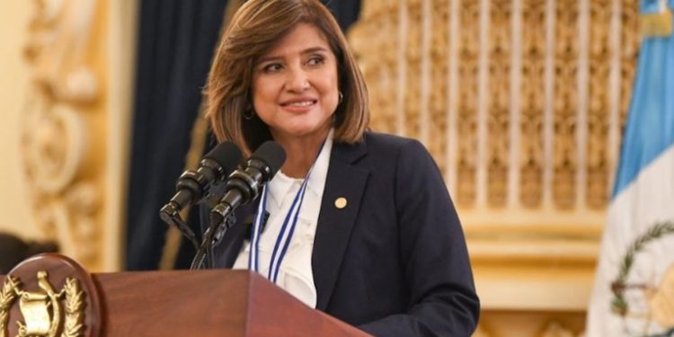 Vicepresidenta Karin Herrera anuncia acciones de emergencia por posibles deportaciones masivas en 2024