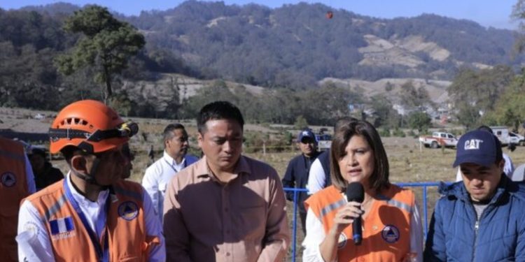 Vicepresidenta Karin Herrera dice que en el país hay 20 incendios forestales activos