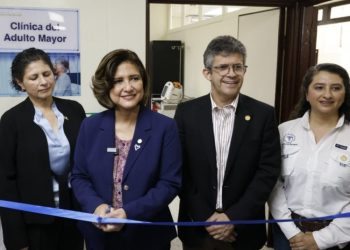 Vicepresidenta Karin Herrera inaugura nueva Clínica del Adulto Mayor en el Hospital Roosevelt