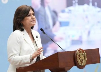 Vicepresidenta Karin Herrera pide acción urgente tras reportarse 252 muertes maternas en 2024