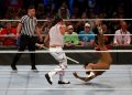 VIDEO: Bad Bunny protagoniza una épica pelea de la WWE con palos y sillas