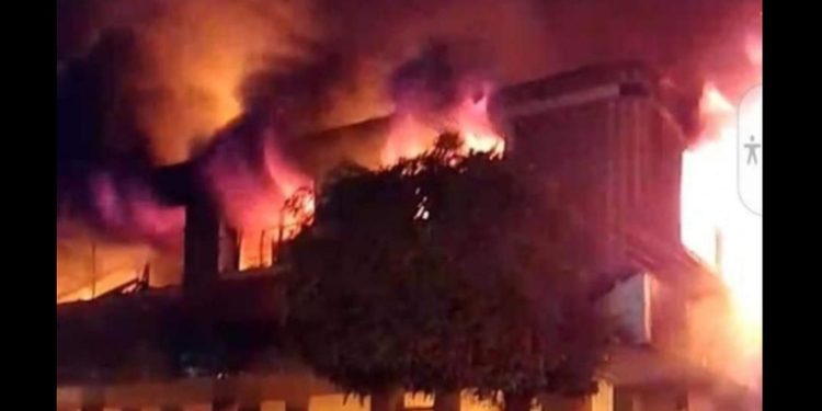 VíDEO: Biblias quedaron intactas tras voraz incendio en Chiquimula