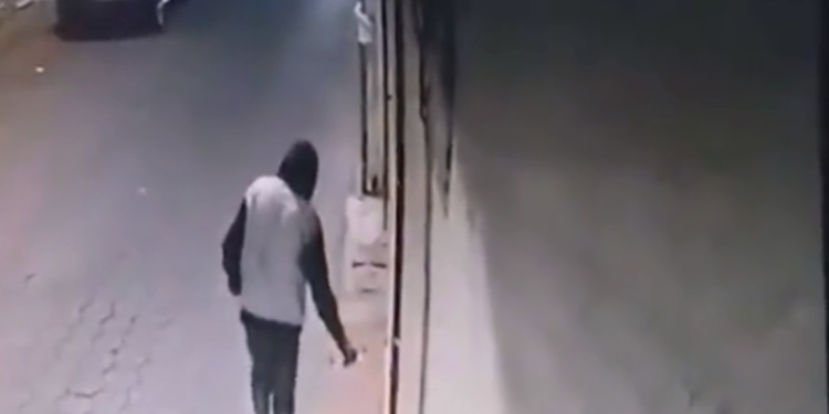 VíDEO: Hombre intenta provocar incendio en restaurante de San Marcos