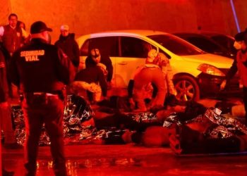 (VíDEO) Momentos de tensión a causa del incendio en centro migratorio