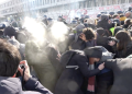 VíDEO: Recolectores de basura de París se enfrentan a la Policía en protestas antigubernamentales