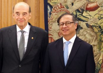 Viejo loco decrépito: Excanciller desvela una 'pataleta' de Petro en China y le responden