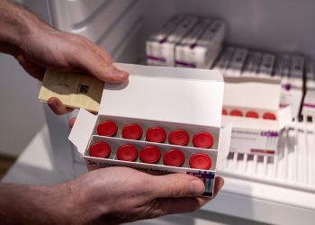 Vienen 100 mil vacunas más al paí­s