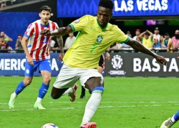 Vinicius pide disculpas tras ver 'desde afuera' eliminación de Brasil en Copa América por amarillas