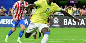Vinicius pide disculpas tras ver 'desde afuera' eliminación de Brasil en Copa América por amarillas