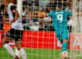 Viní­cius y Benzema ponen al Madrid lí­der