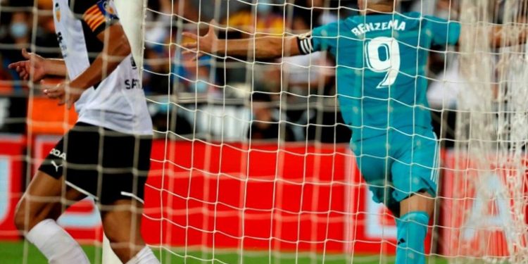 Viní­cius y Benzema ponen al Madrid lí­der