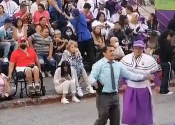 Viral: Pastor interviene en procesión a minutos del cortejo en el Palacio Nacional