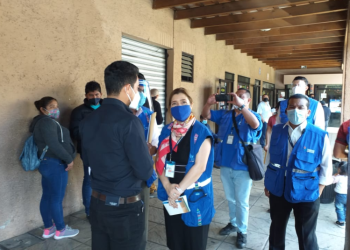 Visita sorpresa de autoridades al Centro de Emisión de Pasaportes de la zona 4