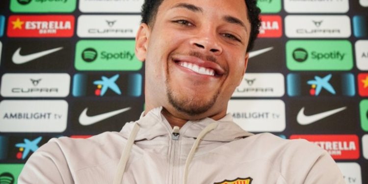 Vitor Roque se integra al club