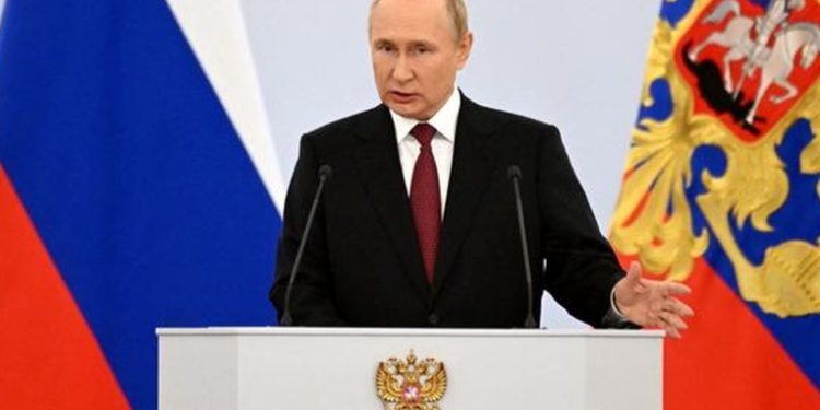 Vladimir Putin llama a Ucrania a poner fin a la guerra y volver a mesa de negociaciones