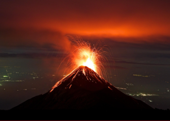 Volcán de Fuego disminuye su actividad en las últimas horas