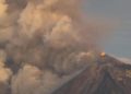 Volcán de fuego entra en erupción