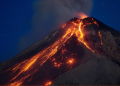 Volcán de fuego mantiene de 10 a 12 explosiones por hora