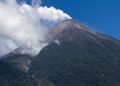 Volcán de fuego provoca caída de ceniza en tres departamentos, informa CONRED