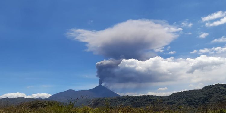 Volcán de Pacaya mantiene fuerte actividad