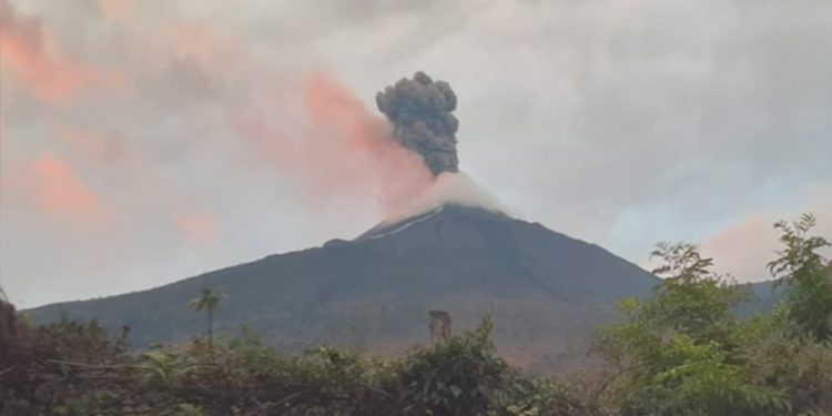 Volcán de Pacaya mantiene niveles altos en su actividad eruptiva