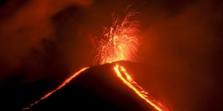 Volcán de pacaya presenta desgasificación