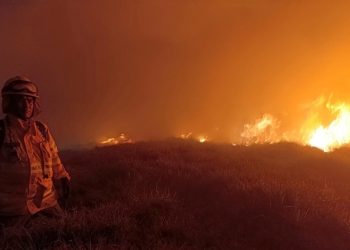 Voraz incendio consume al menos 70 viviendas en Bogotá