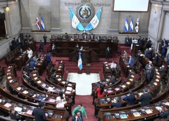 Voz de burla en sesión plenaria