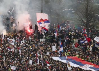 Vucic denuncia un intento de revolución de color en Serbia