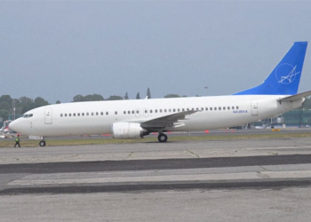 Vuelo de migrantes guatemaltecos fue desviado a El Salvador por falla mecánica