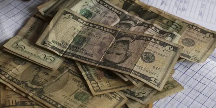 Vuelven a protestar por dólares y combustibles en Bolivia