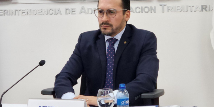 Werner Ovalle informa existencia de lotes de placas para continuar con entregas