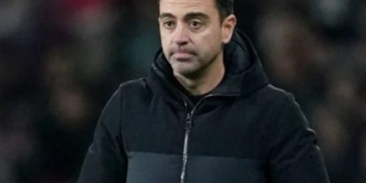 Xavi continuará en el Barça hasta 2025 tras la cumbre con Laporta y Deco