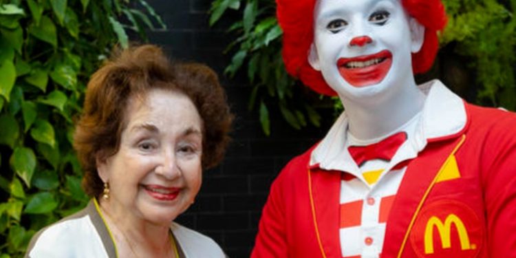 Yolanda de Cofiño, una mujer excepcional (La creadora de la cajita feliz)