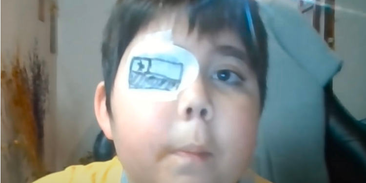 Youtube entrega el botón de diamante póstumo a la familia de Tomiii11, el niño chileno que falleció de un tumor cerebral.