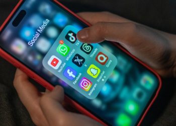 YouTube, Facebook, WhatsApp y decenas de servicios caen masivamente a nivel global