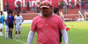 Zacapa destituye al DT tras agresión a Diego Ruiz