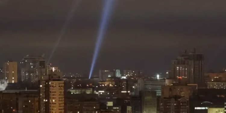 Zelenski acusa a Rusia de no buscar “paz real” tras ataques