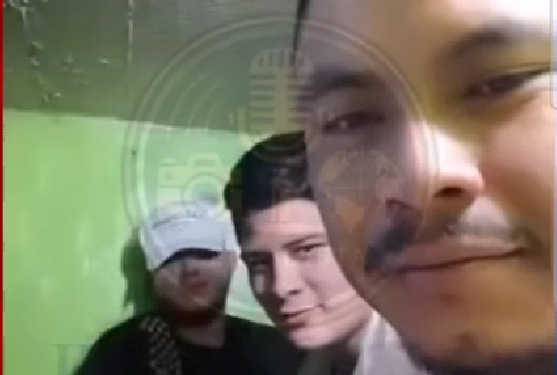 Reos bebiendo en cárcel de Guatemala