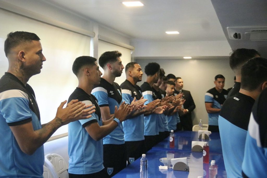 Guatemala vs El Salvador eliminatorias 2026 Cementos Progreso Creditos FedeFut