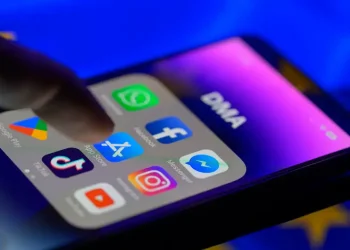 UE acusa a Meta y TikTok