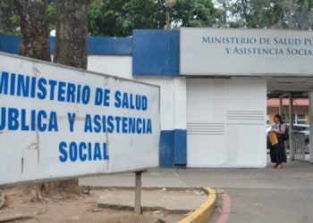 Embargo ministro de Salud