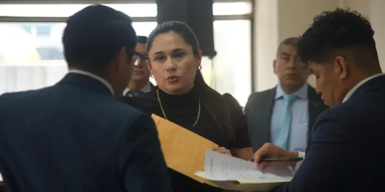 Querella contra fiscal FECI