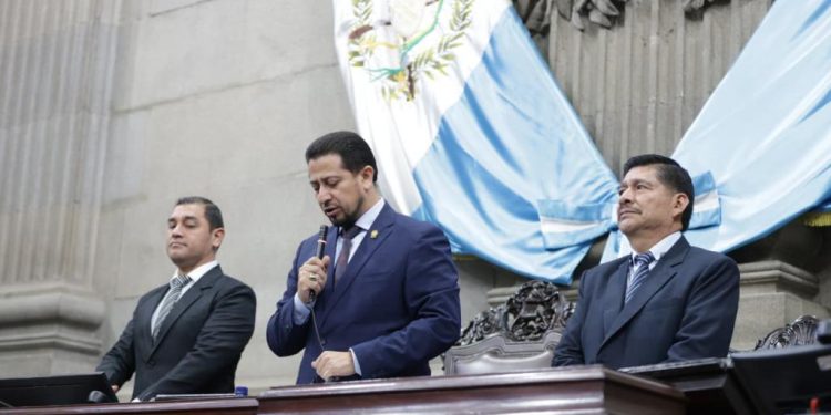 Ley terrenos educativos