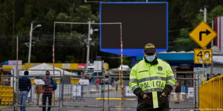 Ecuador restringe pasos de frontera