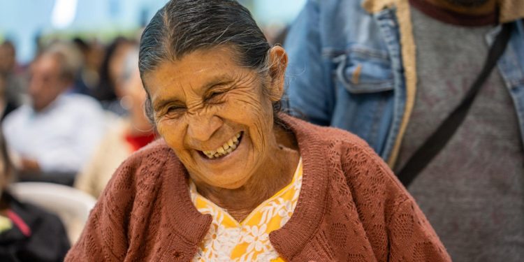 Apoyo económico a adultos mayores