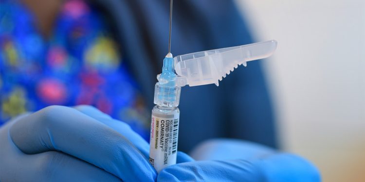 Pfizer y Moderna bajo lupa